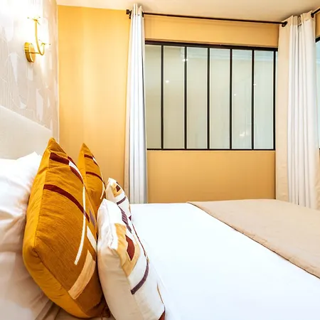 Tastefully Decorated Air-conditioned - 17 Apartment Paris