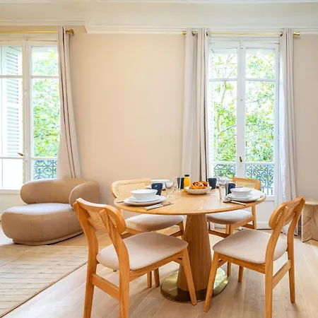 Tastefully Decorated Air-conditioned - 17 Apartment