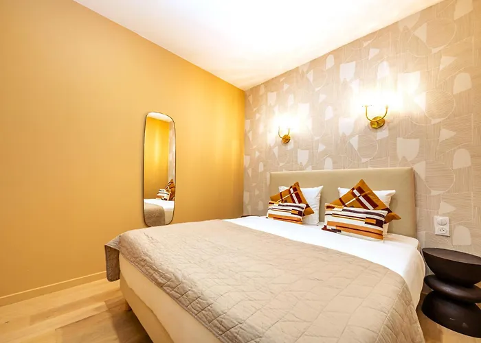 Apartment Tastefully Decorated Air-conditioned - 17