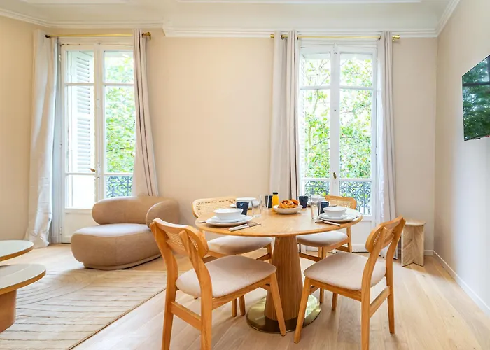 Tastefully Decorated Air-conditioned - 17 Apartment